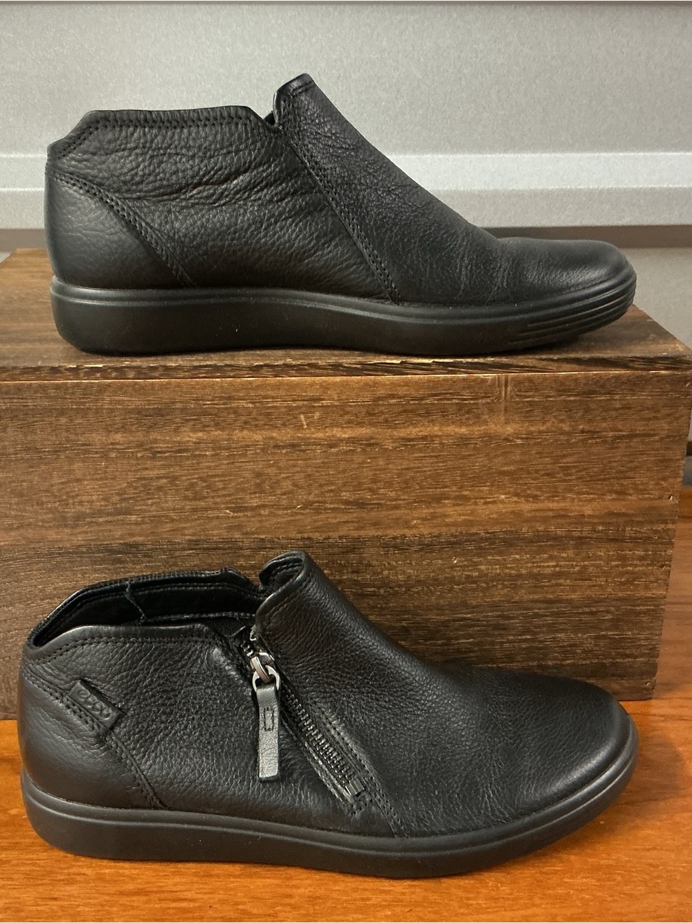 ECCO Women Soft Low Cut Zip Black Tumbled Leather Ankle Boot Size 38EU 7-7.5US